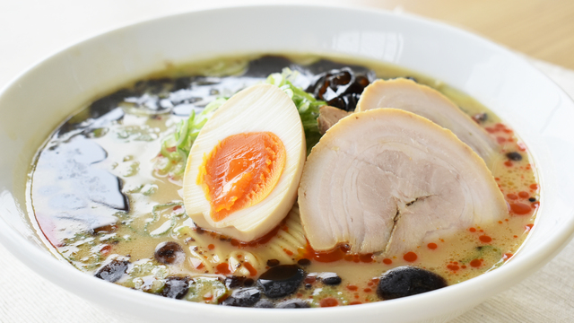 黒麻油とんこつラーメン